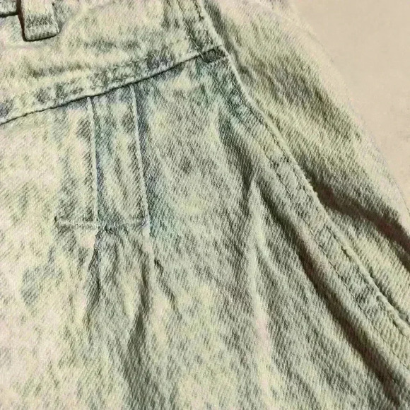 Vintage 80s Jean Shorts Pleated Blue Light Wash 24” Waist Bermuda Sunset Blues - Picture 11 of 11